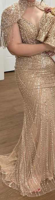 Официална златна рокля