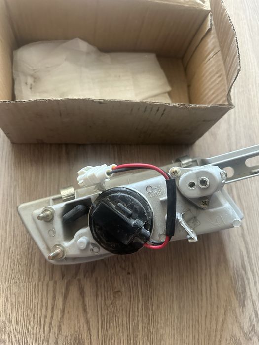 Подфарник новый