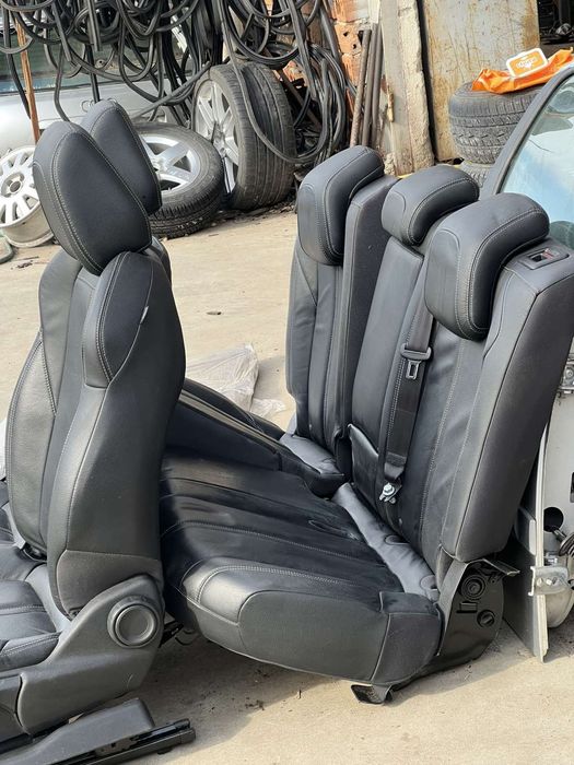 Салон със кори за Р 3008. 2019 година се продават комплект