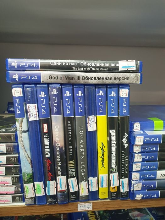 Продам пс4 фат + 2игры 2 джостик  в отличном состоянии цена 1 день