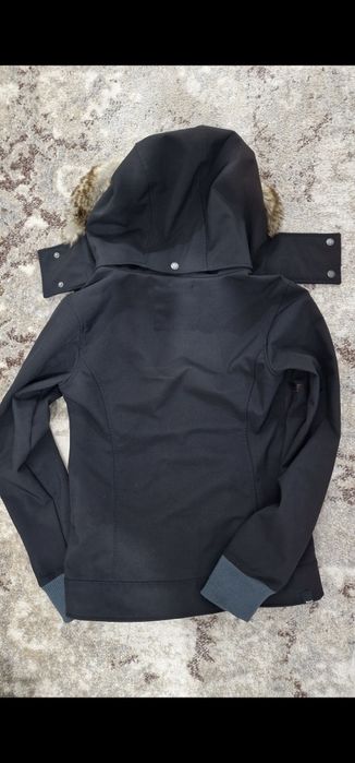 Geaca impermeabila cu blanita