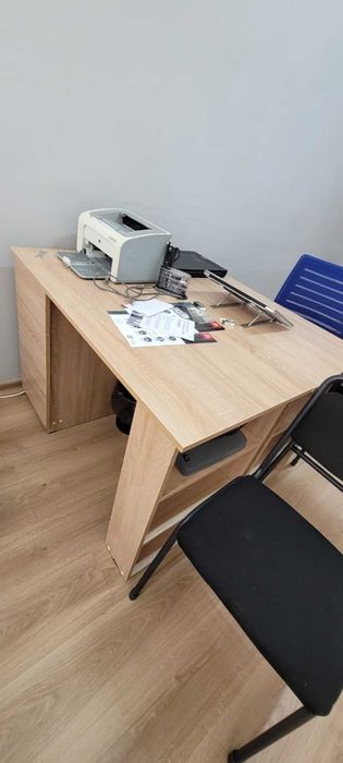 Продам шкаф,  столы и стулья