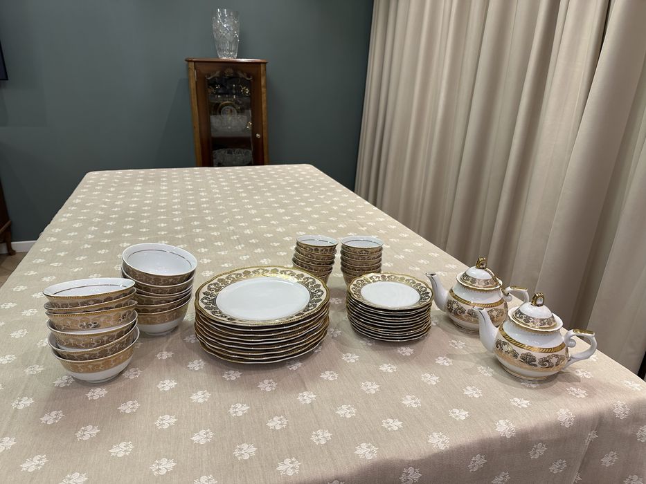 Продается чайно-столовый сервиз на 12 персон