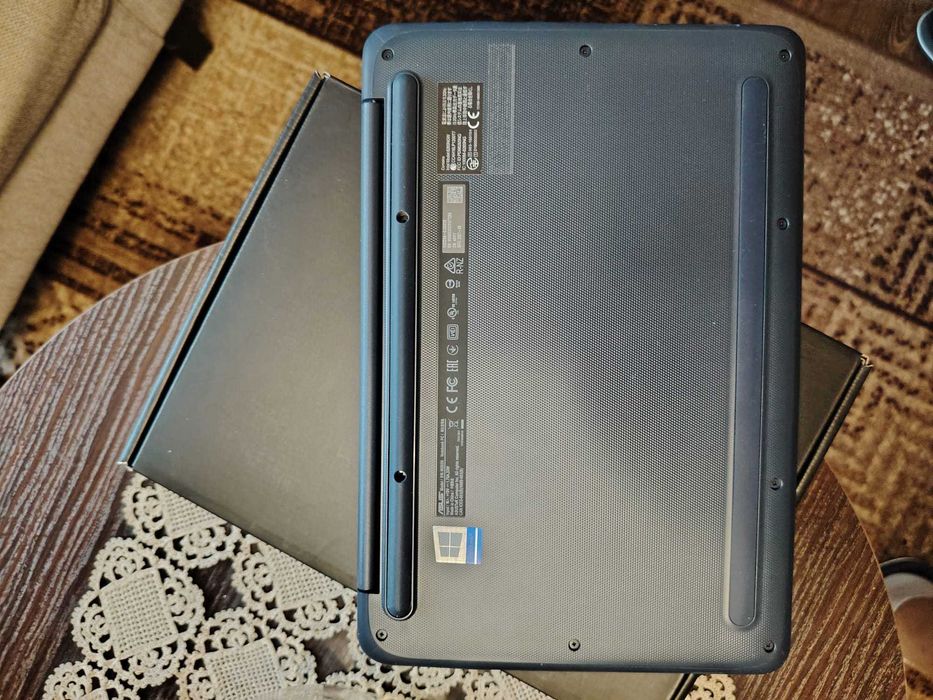 ASUS W202N запазен в много добро състояние