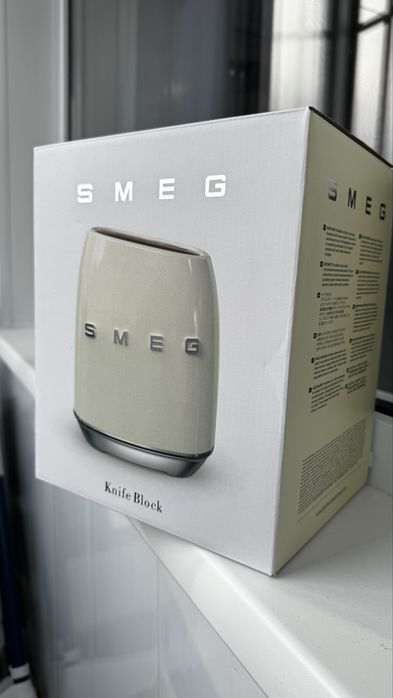 Набор ножей SMEG новый