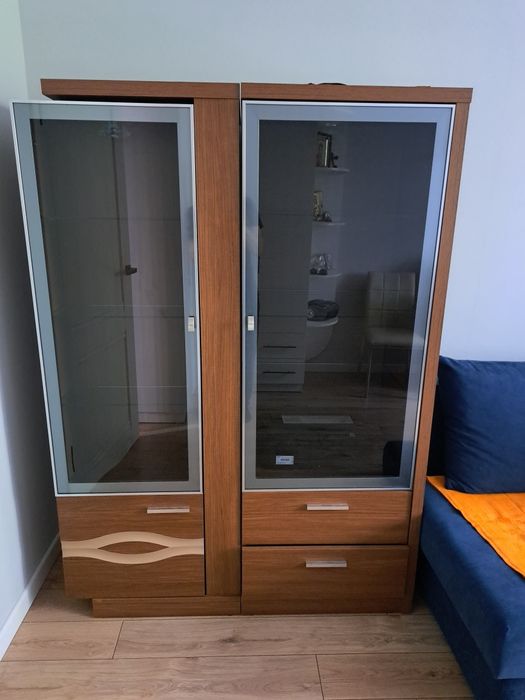 Продам два шкафа и тумбу