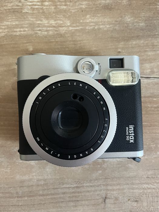 Fujifilm Instax Mini 90 Neo Classic – Aparat Foto Instant – Stare Excelentă + Accesorii