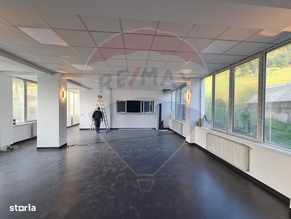 Vila / Pensiune / Camin / Azil seniori, zona superba Moeciu, parcare