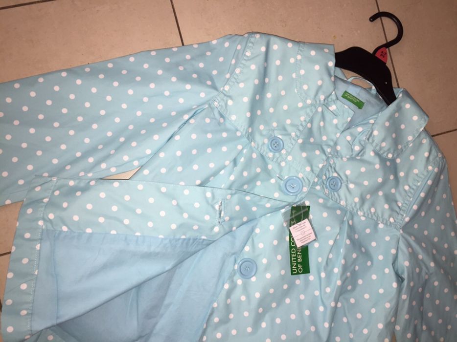 Шлифер/яке;блуза,тениски,суитчър;дънки;пуловер Бенетон146