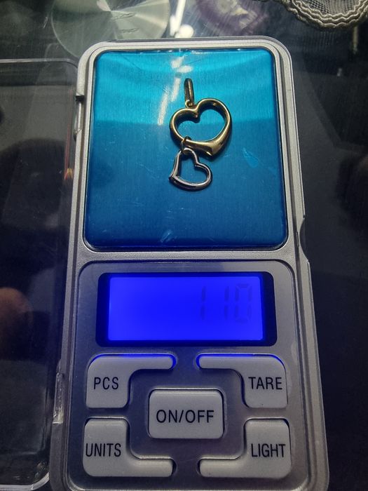 Продавам златна висулка