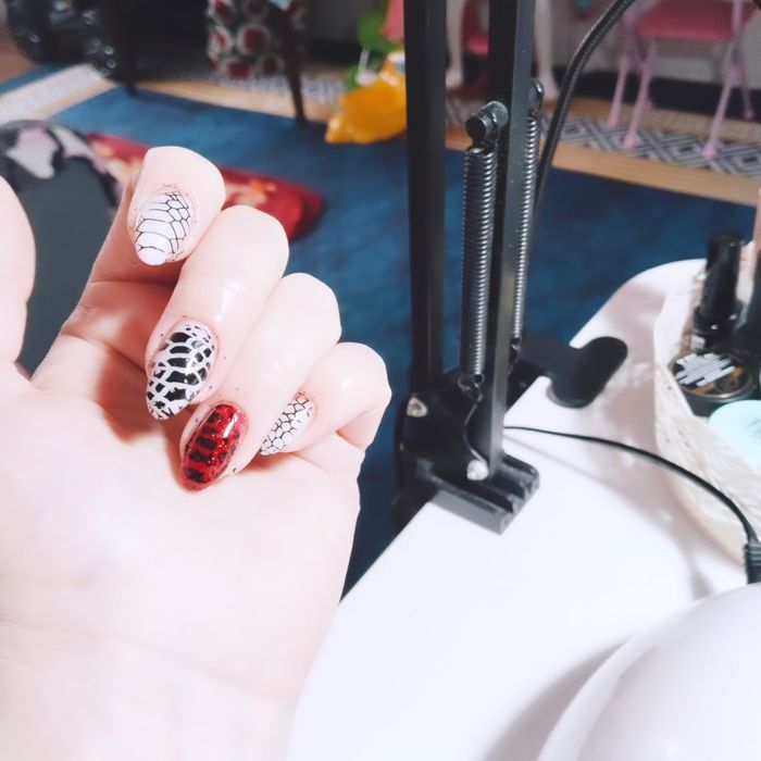 Маникюр -педикюр