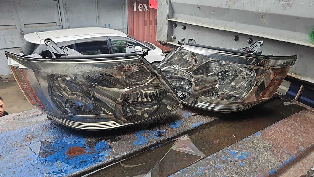 Фары на Тойота альфарды