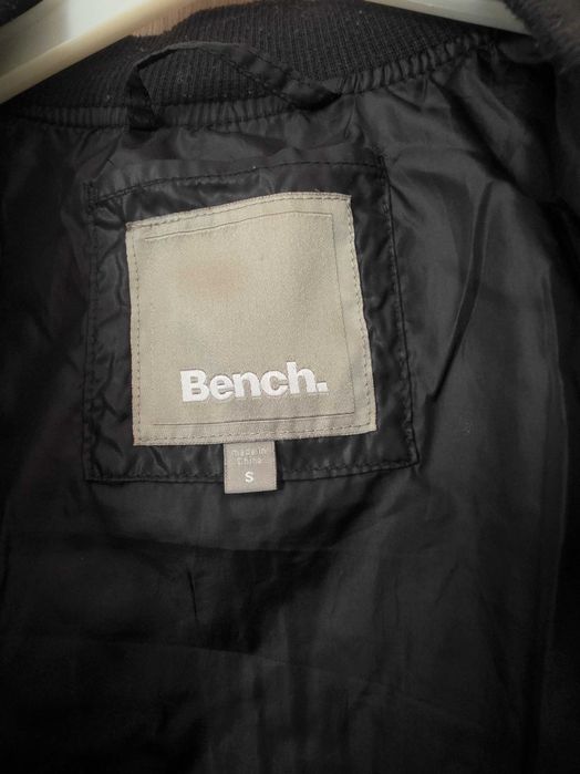 Спортно дамско яке Bench