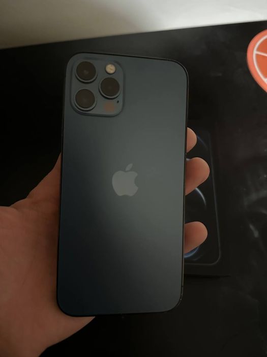Продам айфон 12 про