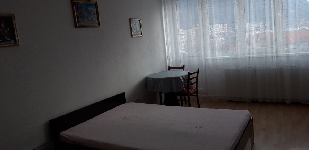 Închiriez garsonieră bl turn Ozana