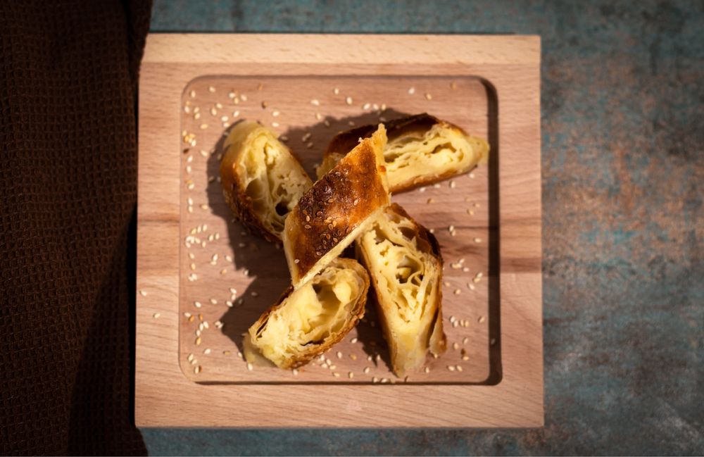 Placinta cu branza sarata, branza dulce, vărzar sau mere