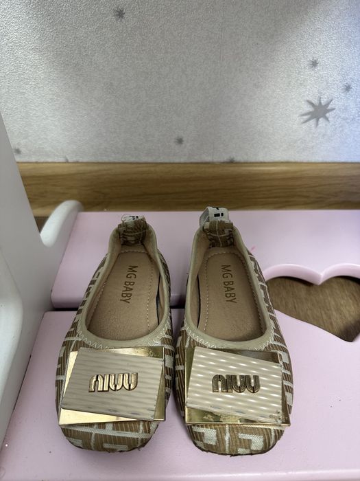 Продам одежду и обувь для девочки в идеальном состоянии.