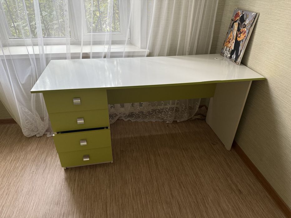 Продам детскую кровать и стол