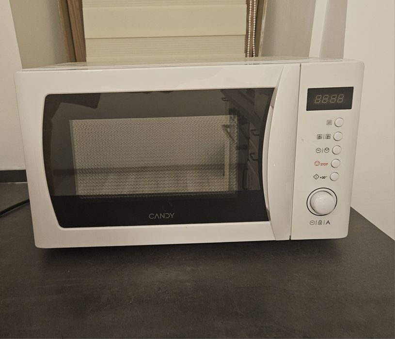 Cuptor microunde nou