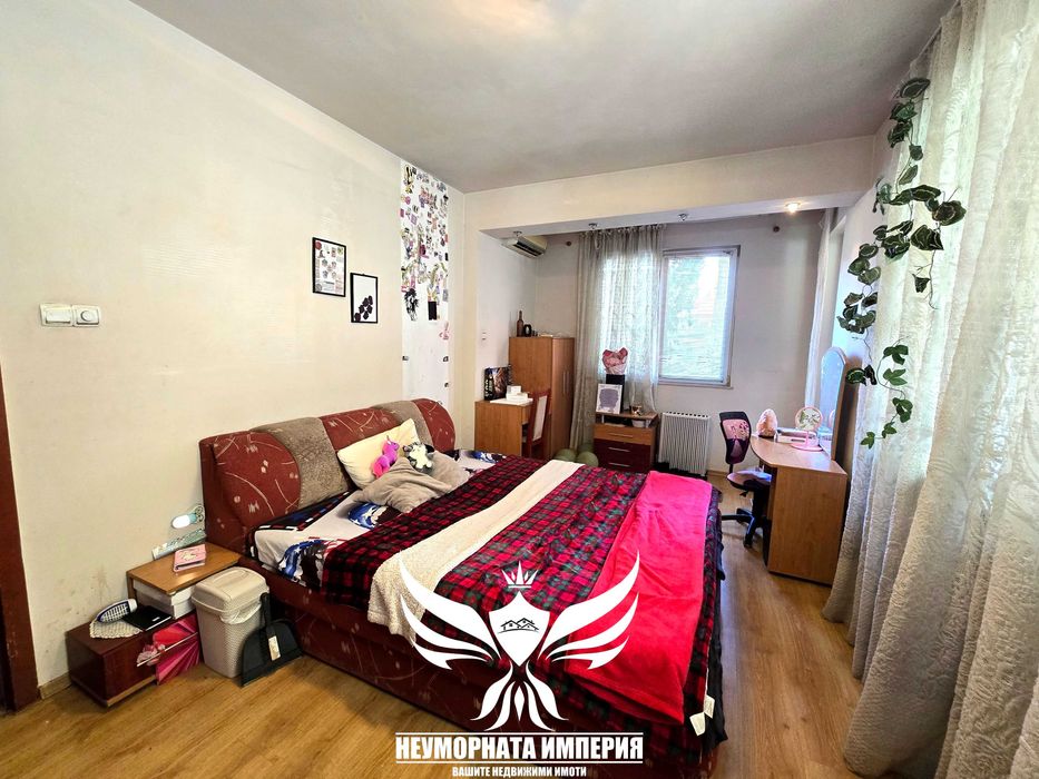 Продавам тристаен апартамент 108кв.м. на първи етаж в Асеновград, кв.Зъбче