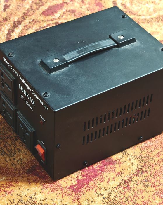 Convertor de tensiune 230VAC-110VAC ST-1600VA SUNKAX volt