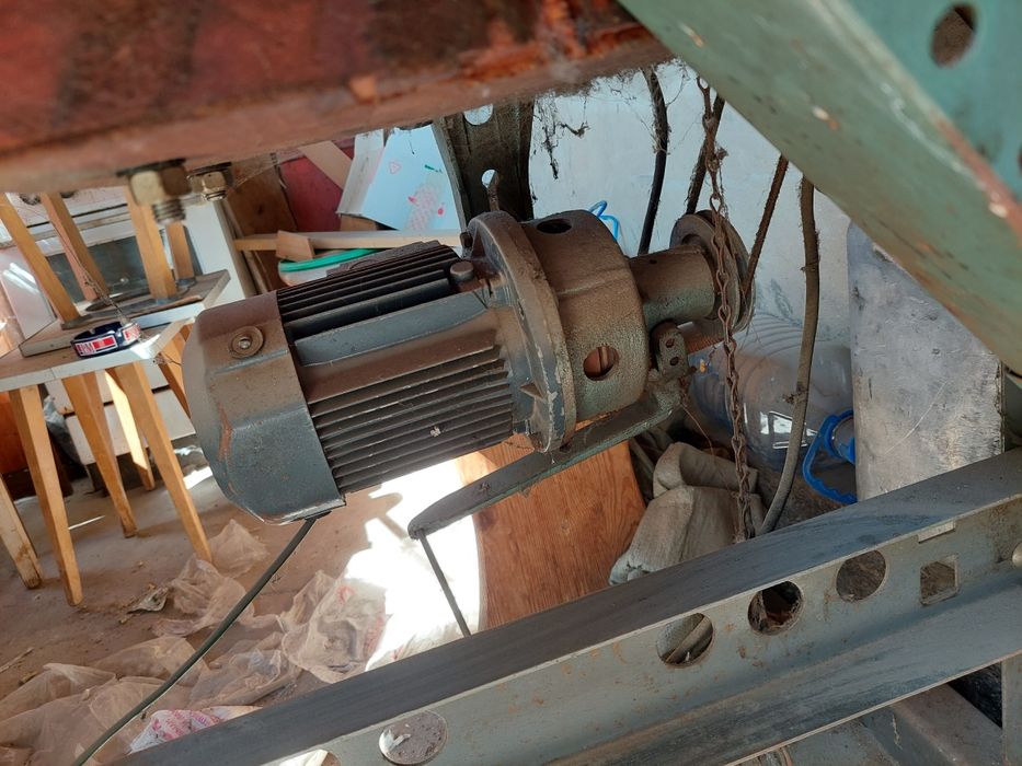 Продам оверлок 5-нитка