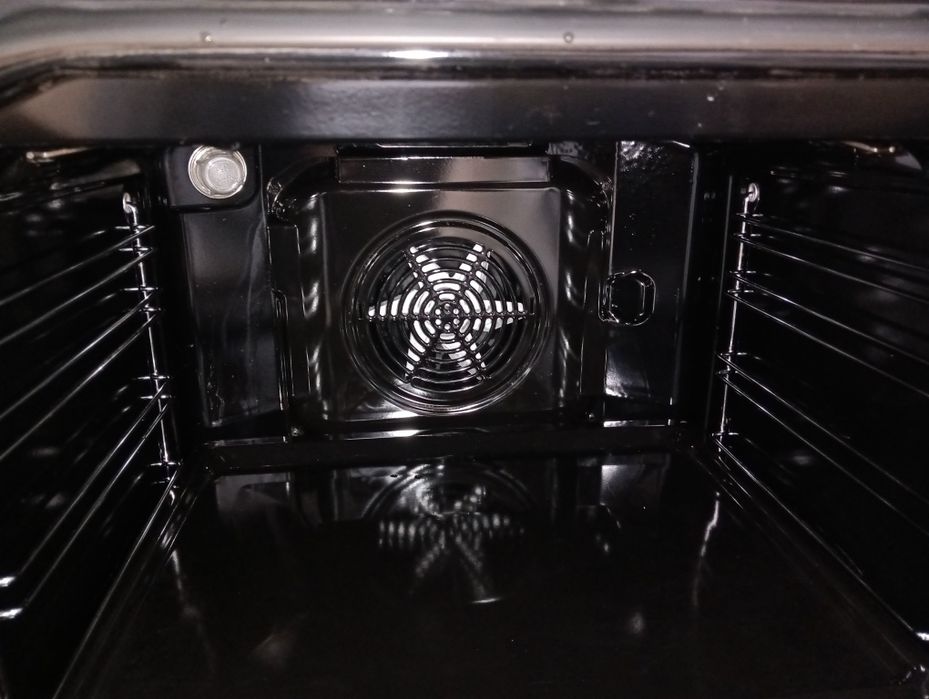 Иноксова свободно стояща печка с керамичен плот Gorenje 2 год.Гаранция