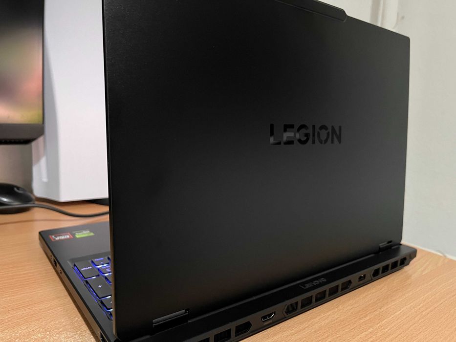 Lenovo Legion 5 15AKP10 /Ryzen AI 7 350/RTX 5070/32GB RAM/1TB NVME