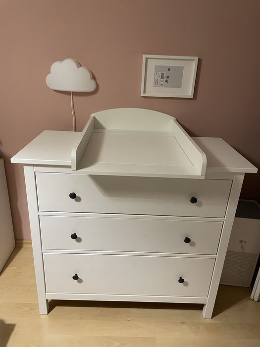Скрин IKEA Hemnes с плот за повиване