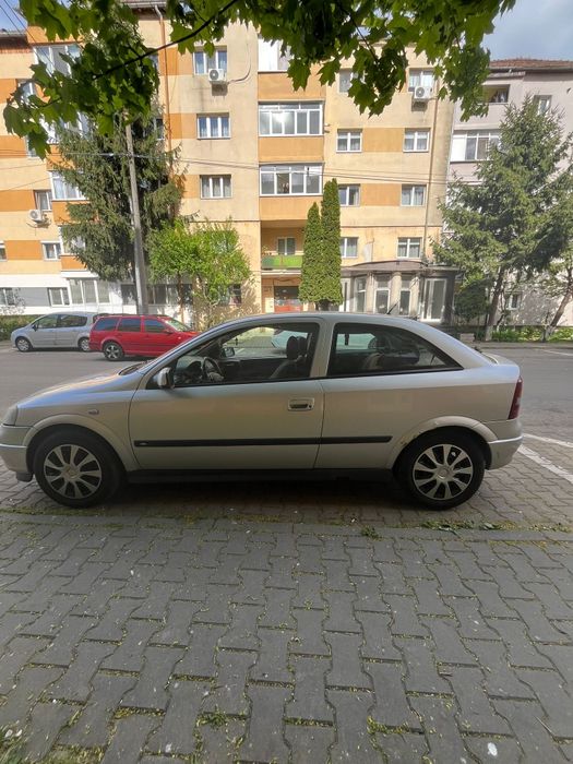 Opel Astra disponibil