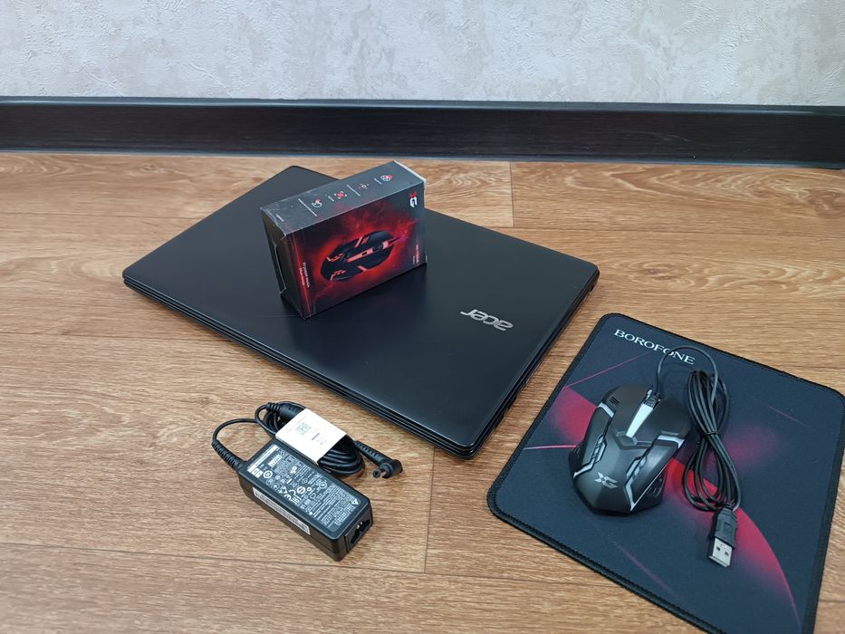 Ноутбук ACER + Мышка и коврик.