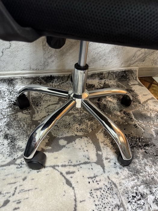 Продается кресло офисное