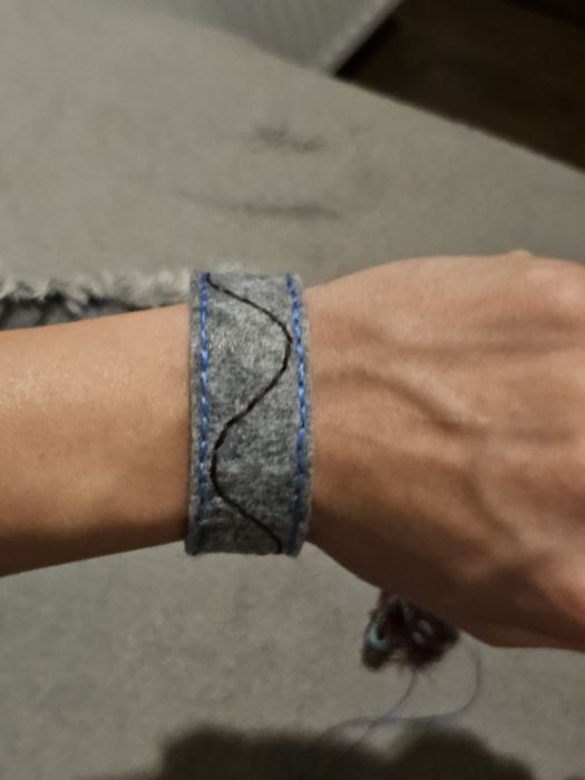 Bratara cusuta din fetru. Original handmade