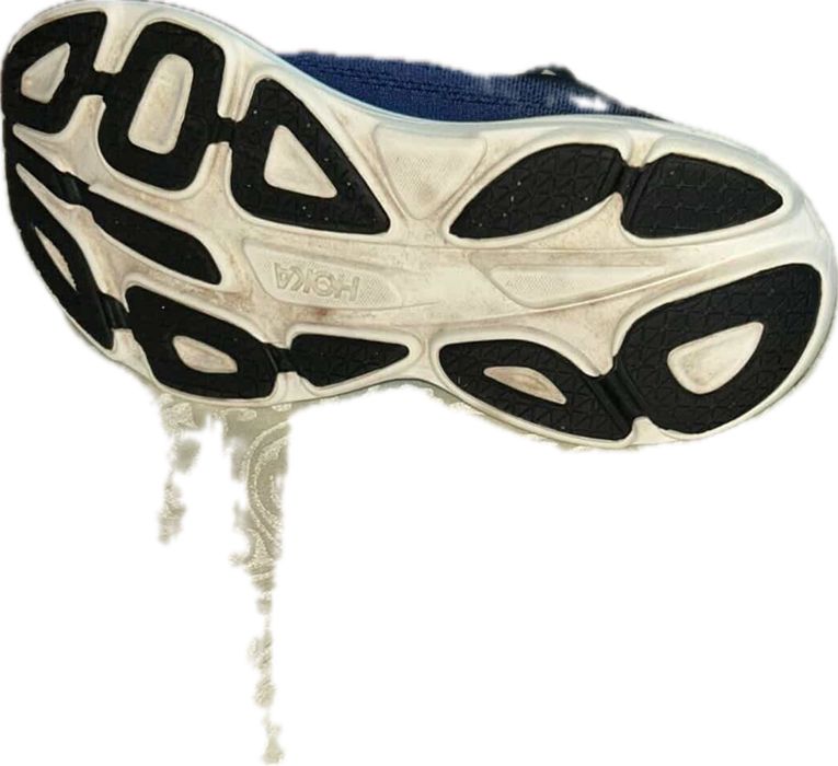 Adidasi Hoka aproape noi