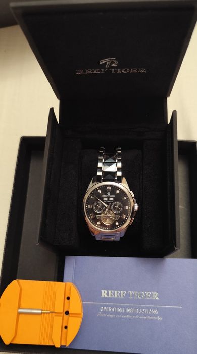 Продам мужские наручные часы.