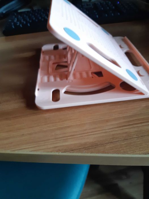 Портативна масичка/поставка за лаптоп