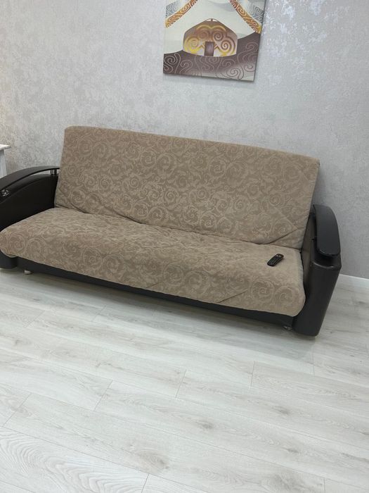 Диван и кресла на колесиках, стулья