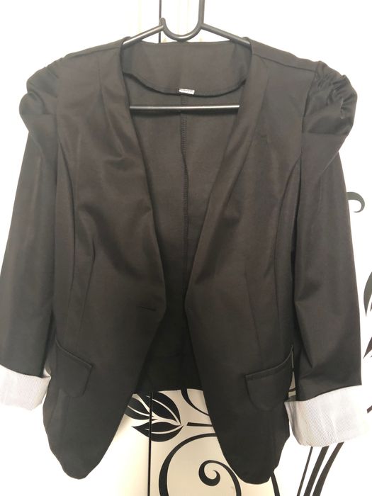 Продаются пиджаки,жакеты.