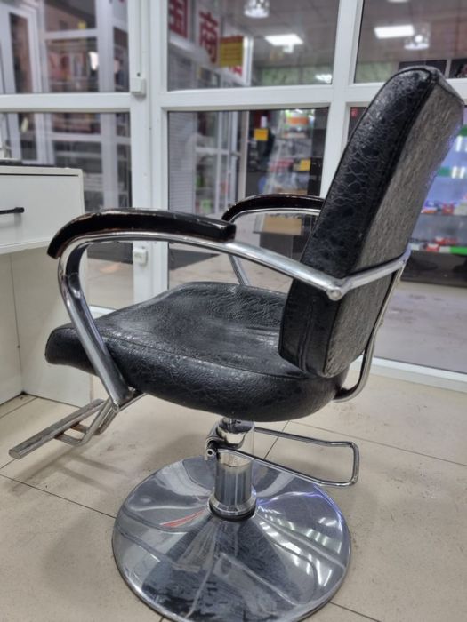 Парикмахерские кресло