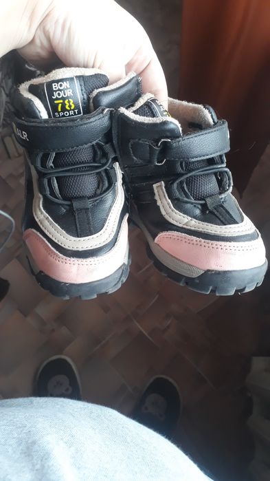 Продам детскую обувь