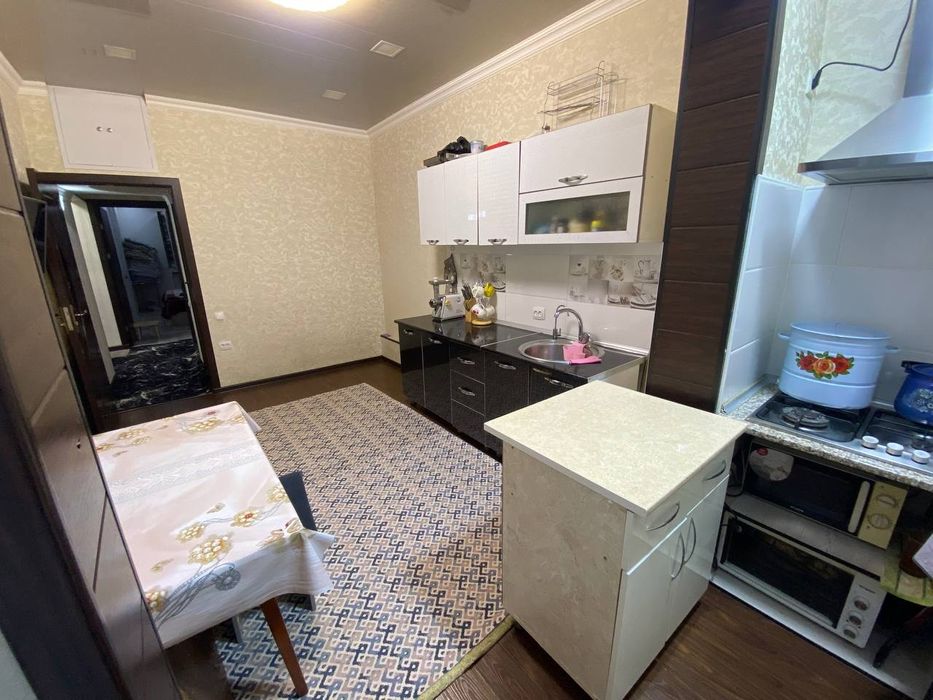 Срочно без маклера! 2 ком.  кв около дв. Лисунова. На Француском доме.