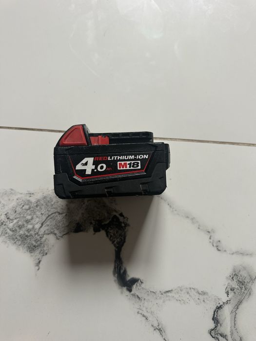 Vand baterie milwakee M18 4 amp