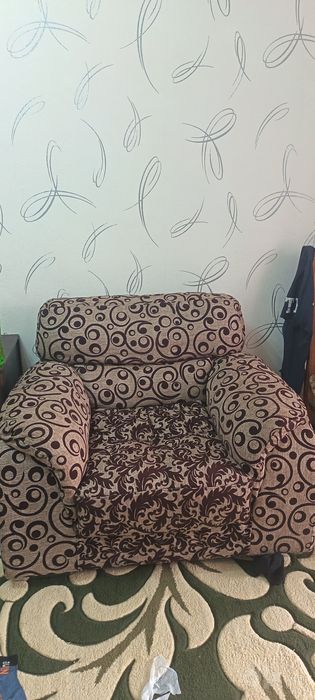 Срочно продаётся диван и 2 кресло