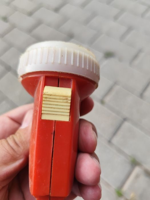 Ретро фенерче от соца с батерия който се зарежда в ток 220 v