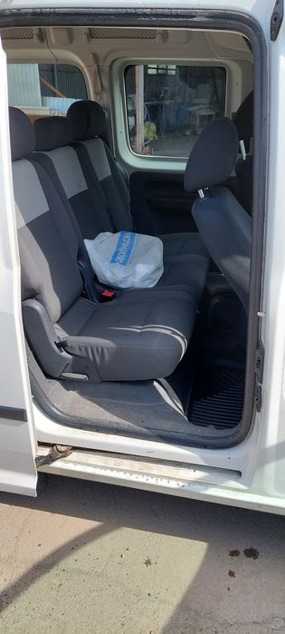 VW Caddy Maxi 1.6 TDI 2012 – Schimb cu camionetă 7 locuri + basculă