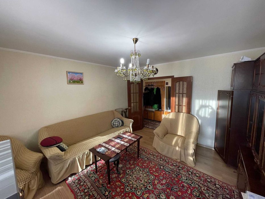 Продаётся 3-комнатная в Центре.