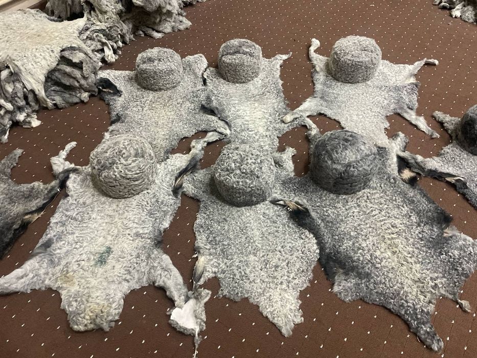 Продается каракуль шапки шкурки