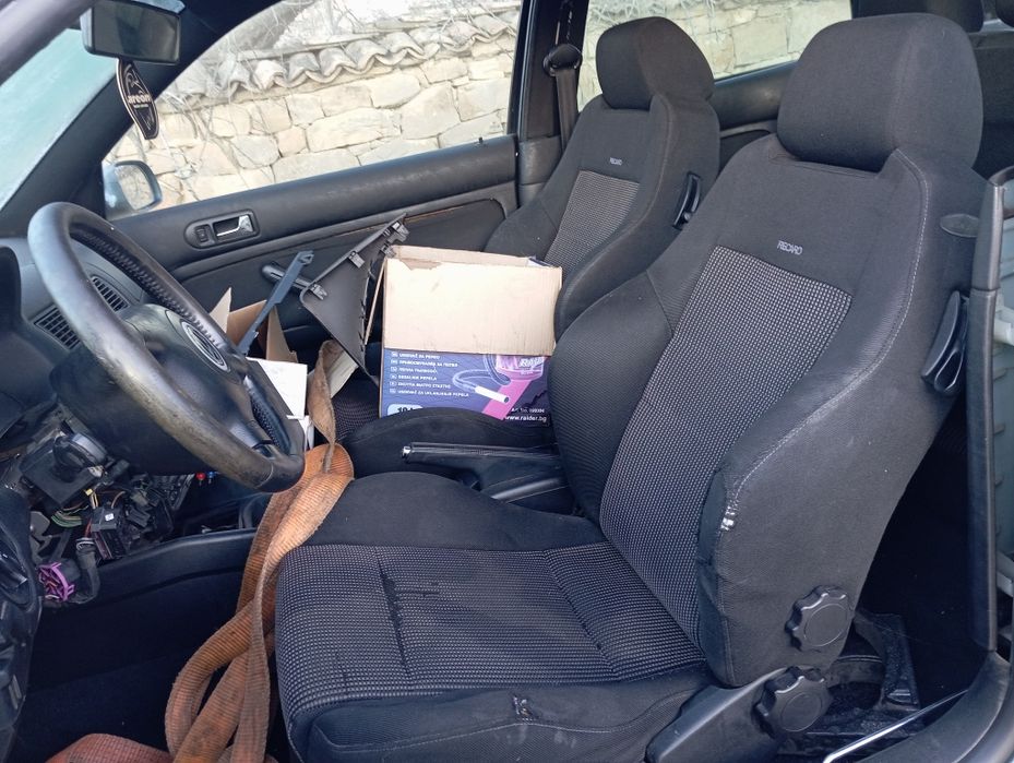 Продавам Голф 4 1.9 116 6 скорости На Части