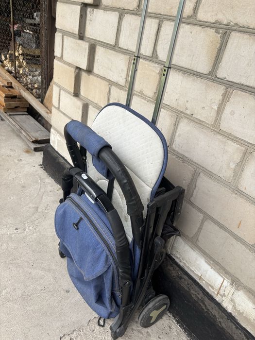 Продам прогулочную коляску б/у