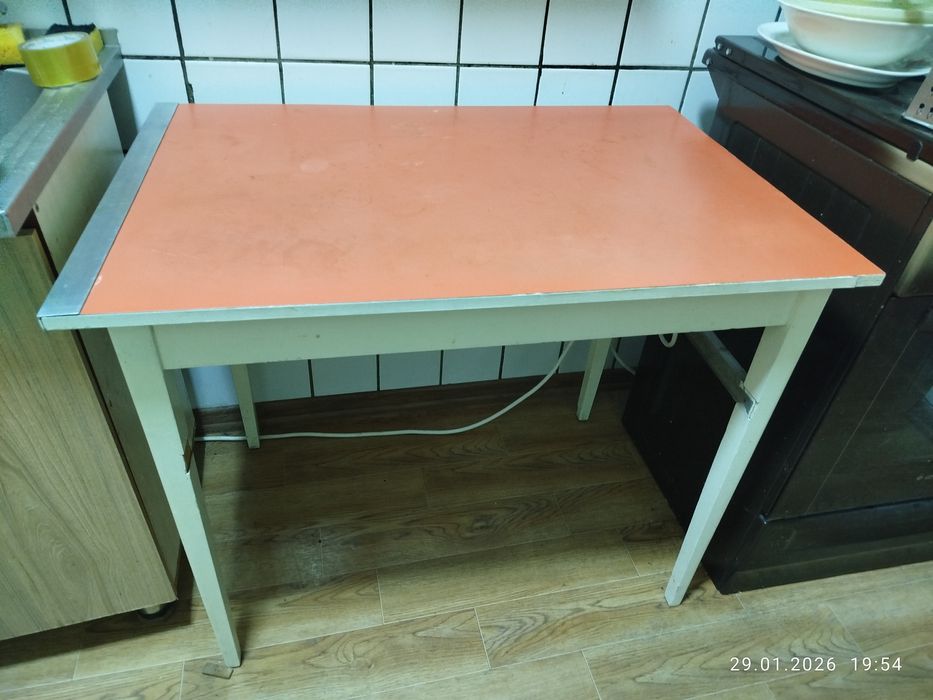 Продается кухонный стол